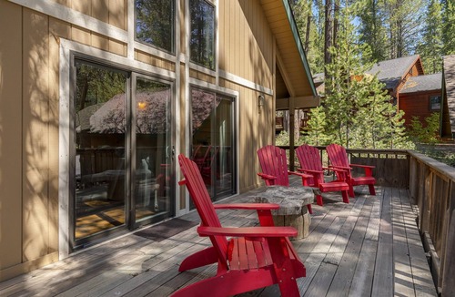 Truckee Cabin | Spacious Tahoe Donner Home w/2 Car Garage, HOA Amenity Access, Close to Skiing!