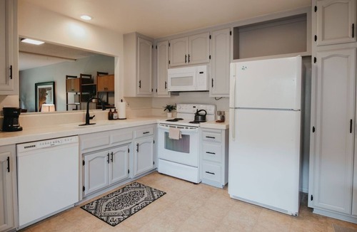 Vandenberg Village Condo | Spacious three bedroom Vandenberg Village condo in Santa Barbara's wine country