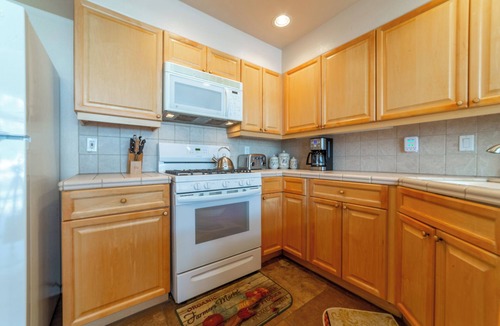 June Lake House | Spacious Townhome + Deck & Views 427