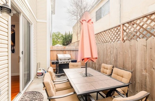 Crown Point House | SPECIAL! Luxury Family Townhome3 Walk to Beach AC BBQ Garage Crib