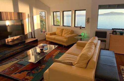 Point Richmond House | Spectacular SF Bay Front House with Dramatic Views