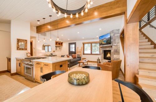 Chamberlands House | Splendid at Chamberlands by Tahoe Getaways - Chamberlands HOA, Private Hot Tub & Walk to Lake Tahoe