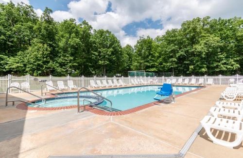 New Holland Resort | Spring Gulch Screened Park Model 7