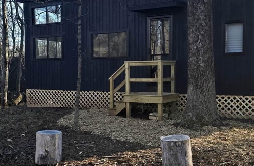 Quakertown Cabin | Spruce: Tranquil Modern Family Tiny Home Pod with 300-Acre Forest Views near Quakertown, Pennsylvania