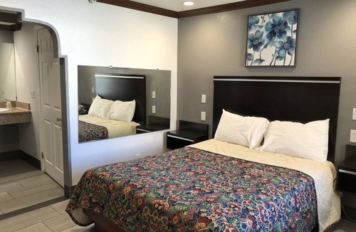 Los Angeles Hotel | Starlight Inn, Valley Blvd - Downtown LA