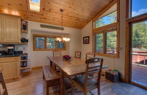 Tahoma House | Starry Night Cabin in Tahoma