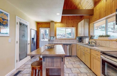 Upper Kingsbury House | Stateline Chalet - 5BR, Panoramic Mountain Views, Dipping Pool & Dry Sauna