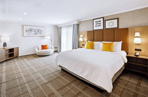 Oxnard Hotel | Staybridge Suites Oxnard River Ridge by IHG
