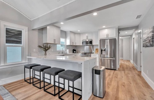 Belmont Shore House | Steps to 2nd Street Dining and Shopping, Entire House In Belmont Shore