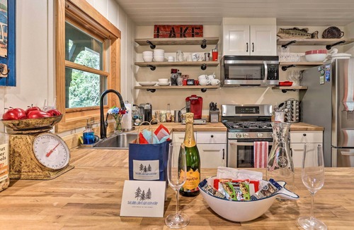 Cedar Glen Cabin | Steps to Lake: Cabin w/Deck in Lake Arrowhead