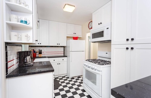South Mission Beach House | Steps to the Sand - Beach Bungalow Getaway just steps from the Beach & Bay!