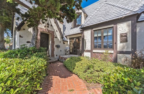 Crown Point House | Storybook Beach House 2 blocks from the Beach or Mission Bay with Pool & Hot tub