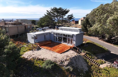 Watsonville House | Strawberry Sands - Modern Beach House