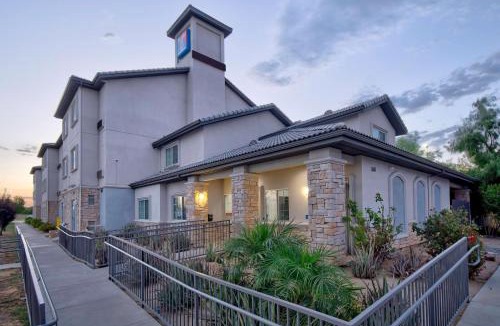 Oildale Hotel | Studio 6-Bakersfield, CA