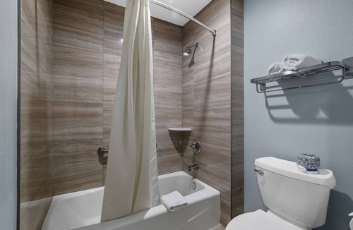 Central Escondido Hotel | Studio 6 Suites Escondido, CA