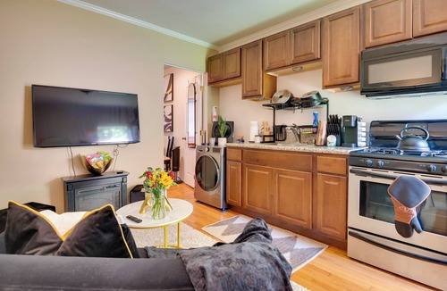 View Park-Windsor Hills Apartment | Studio w/Hot Tub Access, 4 Mi to SoFi Stadium