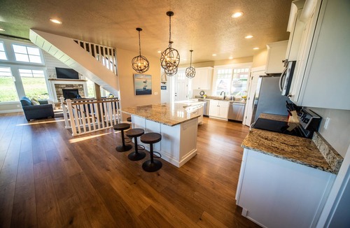 Garden City House | Stunning 10 bedroom Lakeview Retreat! In the middle of Garden City!