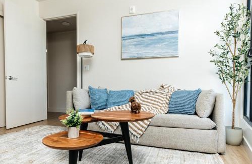 Pico Apartment | Stunning 2BR apartment steps from Santa Monica pier