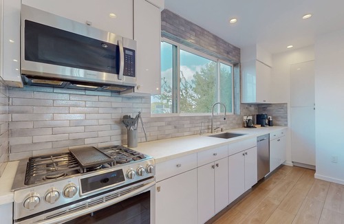 Pico - Robertson House | Stunning 4 BD Townhome in the Heart of LA