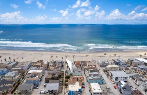South Mission Beach House | Stunning beach home - steps2sand, AC, Large Patio and Fast Wifi!