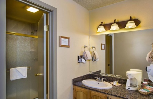 South Lake Tahoe House | Stunning Beach Getaway! On-site Pool and Beach BBQ’s, Near Heavenly Ski Resort!