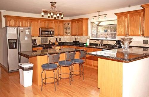 Tahoe Island Boat Rental | Stunning Cozy Cottage with Hot-tub in South Lake Tahoe, California
