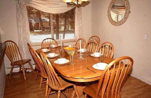 Tahoe Island Boat Rental | Stunning Cozy Cottage with Hot-tub in South Lake Tahoe, California