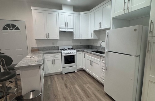 Canoga Park House | Stunning guest house in West Hills, California with 1 bedroom & 1 bathroom