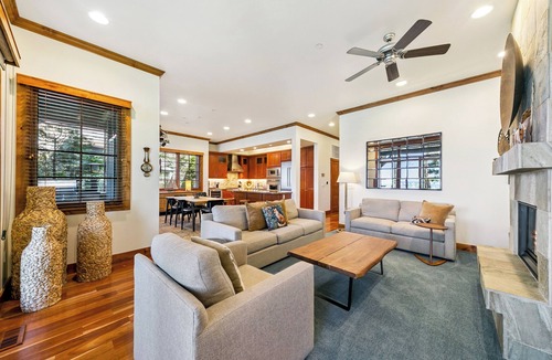 Sierra Shores Condo | Stunning Lakefront Views, Hot Tub, A/C, Gym, walk to Dining and shops