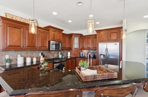 Bella Vista Apartment | Stunning Mountain Retreat with Unmatched Views estate
