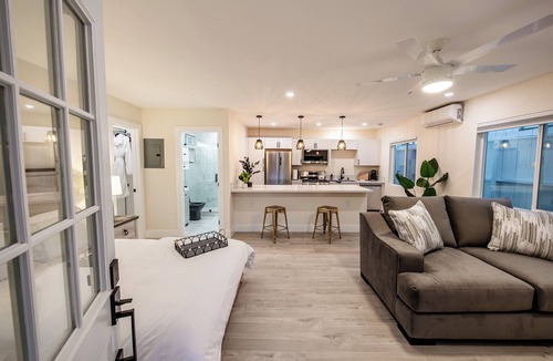 Crown Point House | Stunning Oasis Right By the Beach