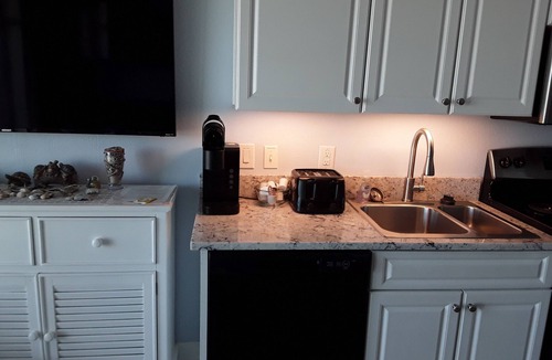 Myrtle Beach Condo | Stunning Oceanfront Condo. Great resort. kitchen, W/D, 65" Roku tv, fast WIFI.