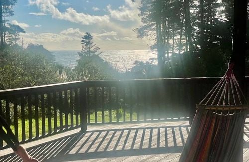 Little River House | Stunning Sea Views, Hot Tub, Sauna, King Bed, Private and Sunny.