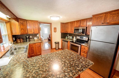 Sugar Grove Cottage | Stunning Secluded Cottage with Hot-tub in Breech House, North Carolina