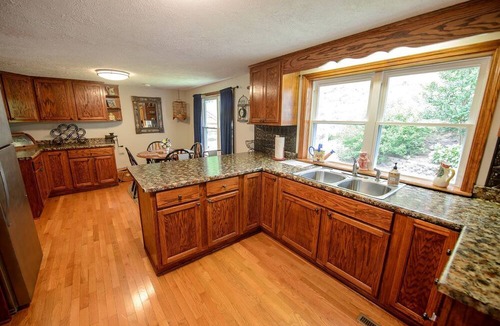 Sugar Grove Cottage | Stunning Secluded Cottage with Hot-tub in Breech House, North Carolina