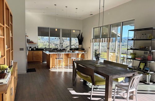 Healdsburg House | Stunning Sonoma 3BR, 3BA house w/view, lap pool, hot tub, Tesla chgr, Healdsburg