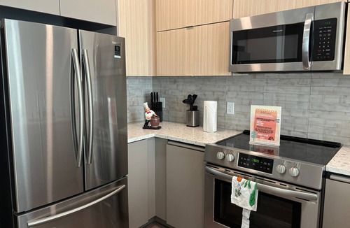 Koreatown Hotel | Stylish 2-Bedroom Deluxe Apart-Hotel in the Heart of Koreatown