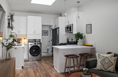 Willmore Apartment | Stylish All-New Apartment Near Beach, Downtown Fast WiFi & Pet Friendly