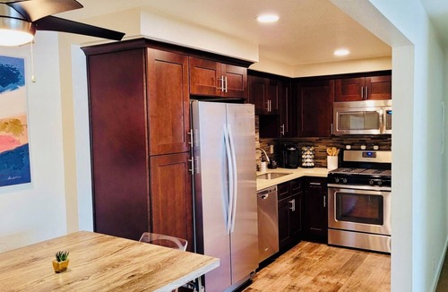 Thousand Oaks Apartment | Stylish & Cozy 1BR Retreat Perfect for Work & Travel Prime Location!