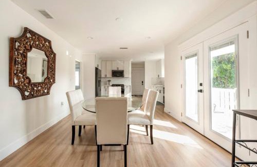 East Hollywood House | Stylish Gated Retreat in East Hollywood with Parking