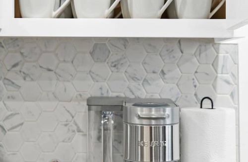 Lynwood House | Stylish New home Near DTLA, Disneyland, SOFI