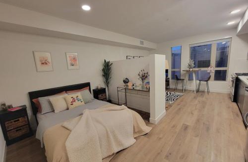 Hillcrest Apartment | Stylish Studio with Parking, Near the Zoo, Airport, Downtown, Balboa Park