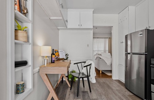 Hollywood Hills West Apartment | Stylish Sunset Stay! Steps away from Sunset Strip!