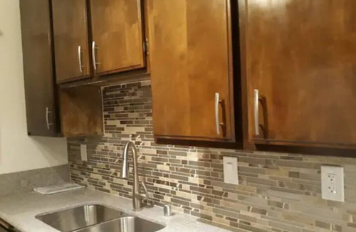 North Hills East House | Stylish Tri-level Townhouse Fully Furnished 2br, 2BA
