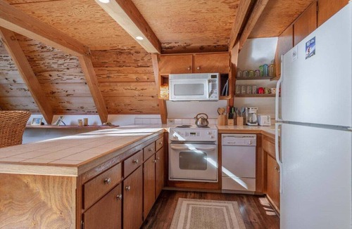 Chamberlands House | Sunny Cabin in Chamberlands HOA Pool & Beach Access!