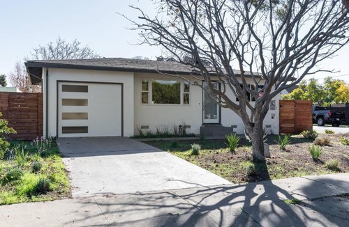 South Fair Oaks House | Sunny House with Hot tub near Stanford