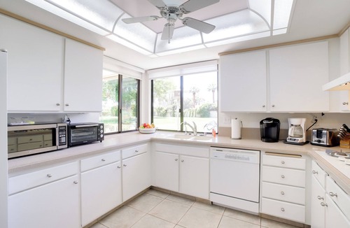 Sonora Sunrise Condo | Sunny Palm Springs Haven: Fenced Patio, 6 Pools!