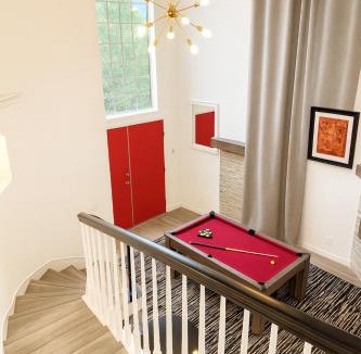 Sunset Park Apartment | Sunny Santa Monica House - Hot Tub, Game Room, BBQ, Projector
