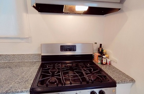 Richmond District House | Sunny SF House w/Parking, Great Location, Spacious and Convenient to Everything