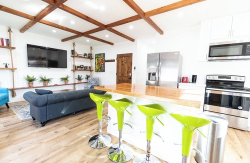 Burbank House | Sunrise House, Los Angeles, Private guest house
